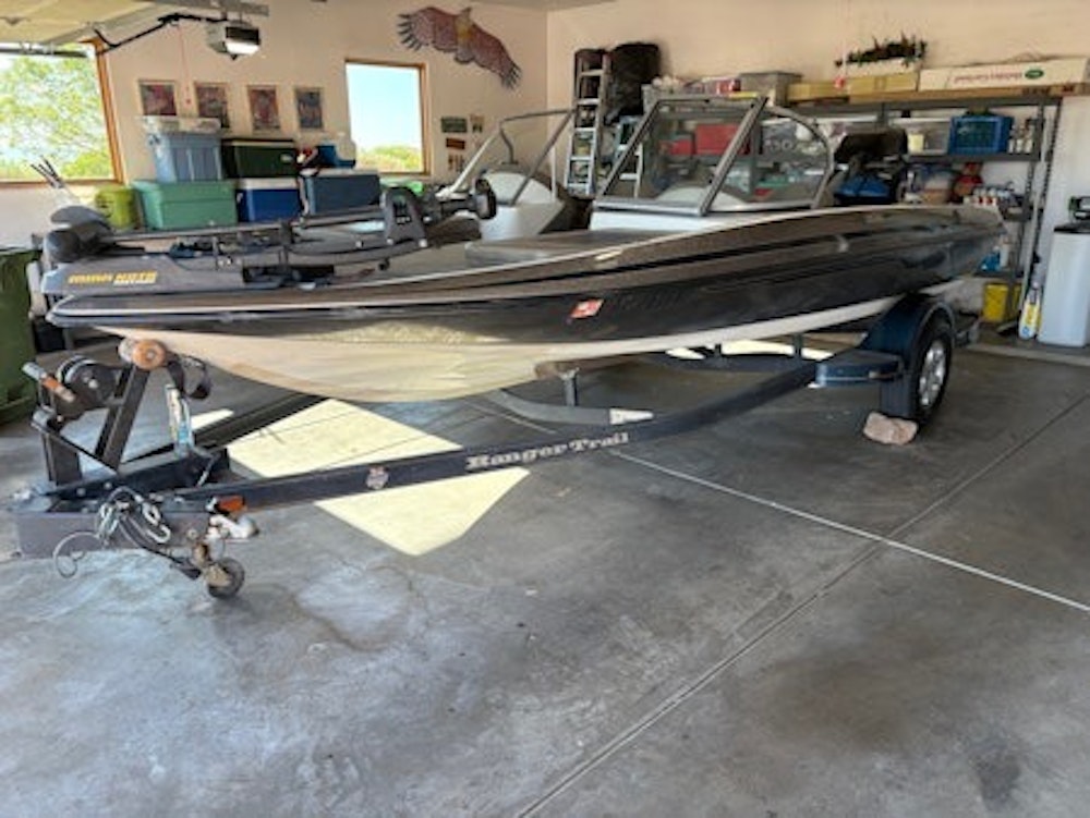 Ranger Reata Fish & Ski Boat